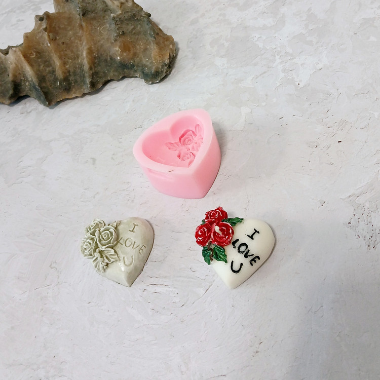 قالب شمع کوشا مدل قلب LOVE گلدار