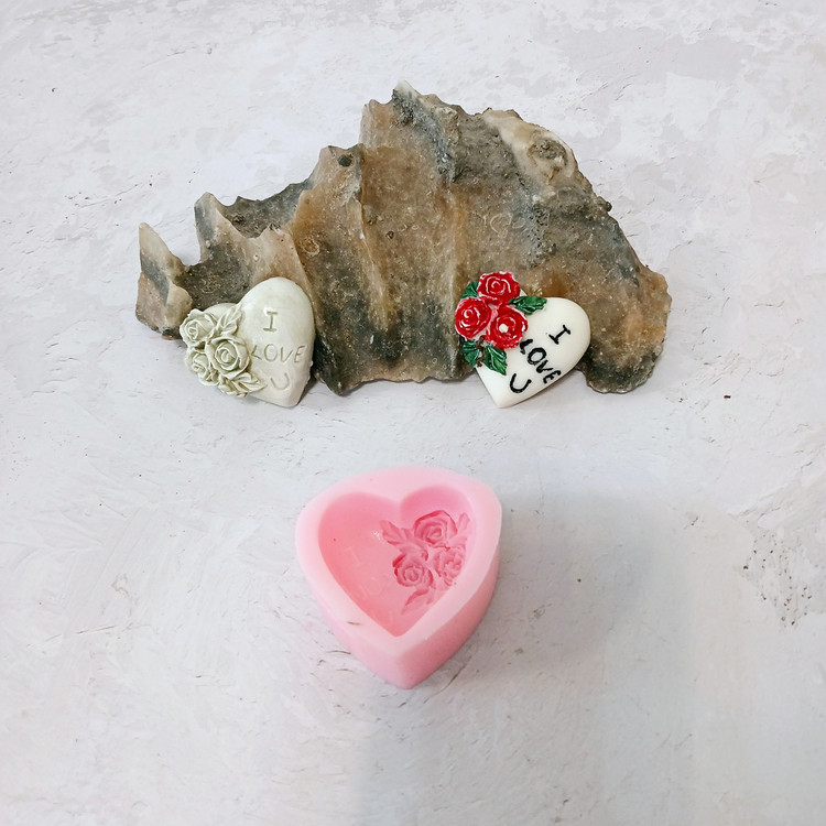 قالب شمع کوشا مدل قلب LOVE گلدار