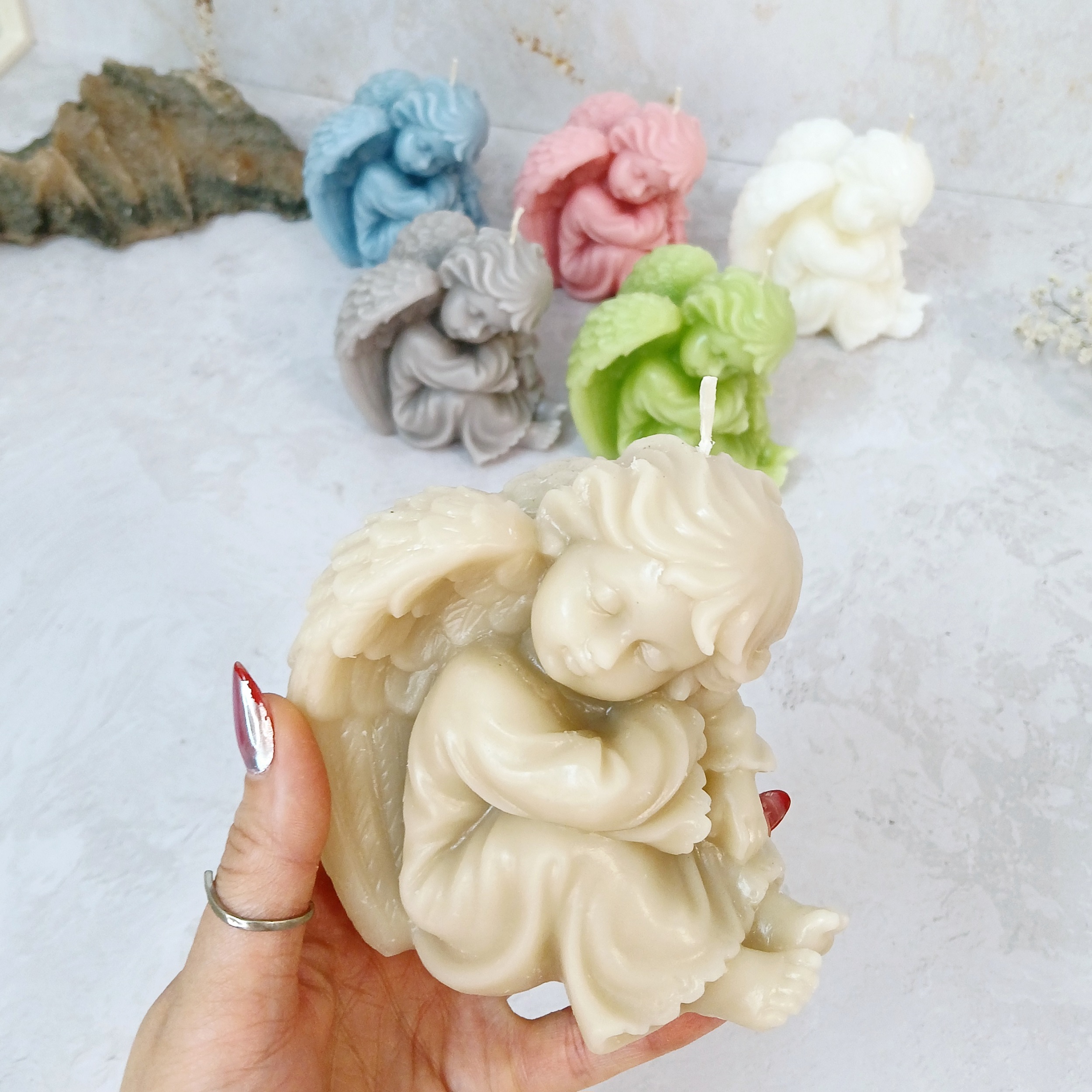 شمع تزئینی مدل فرشته نشسته ژورنالی